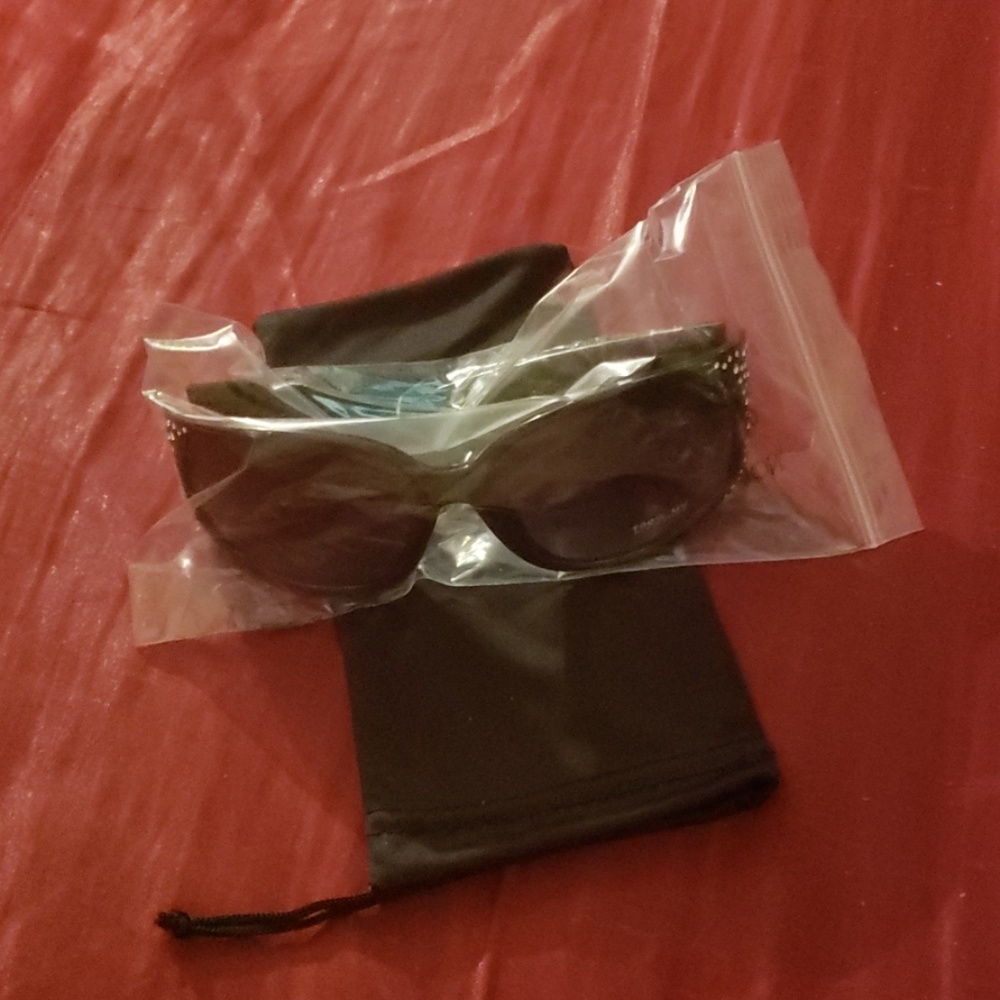 WOMEN'S BLACK EMBELLISHED RHINESTONE SUNGLASSES!!